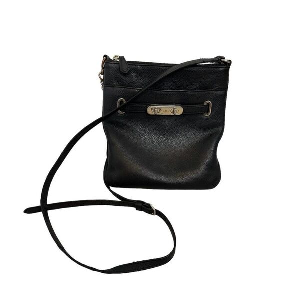 Coach Swagger Swingpack Pebbled Leather Crossbody Purse Bag Chain Black - Picture 1 of 9
